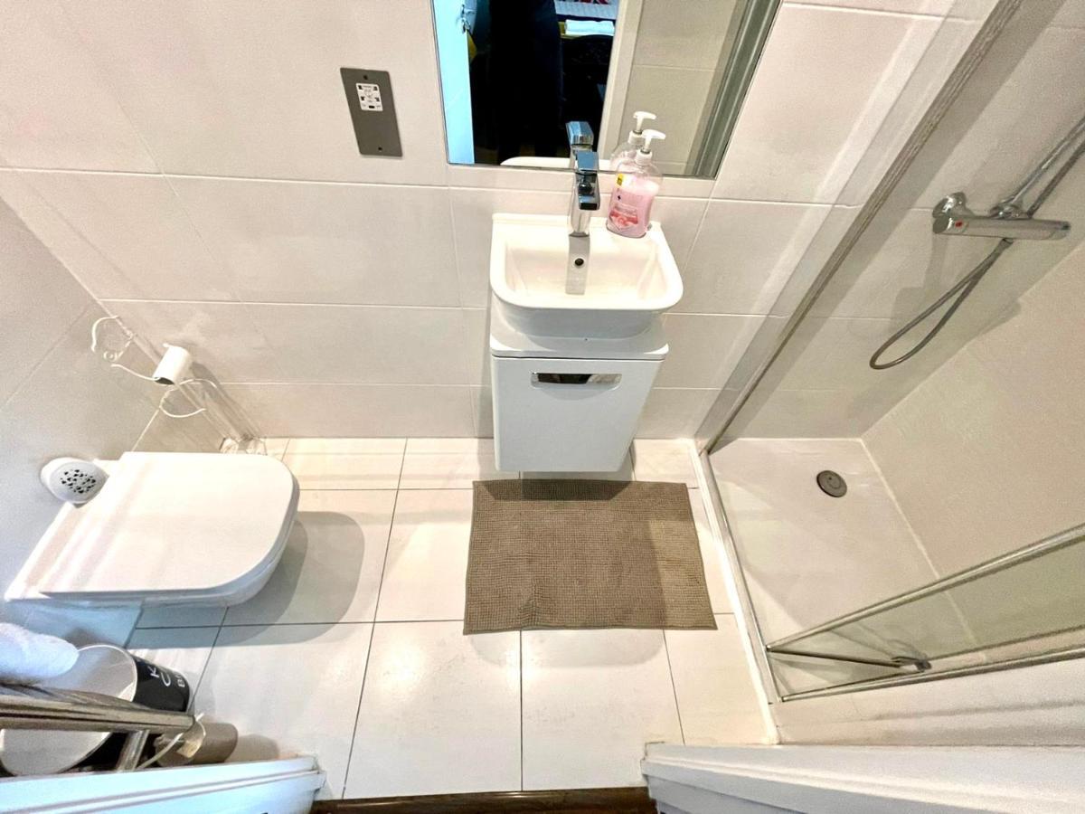 London Stratford Luxury House, 5 Minutes Walk Station, Westfield, 3 Bedrooms 3 Bathrooms, Reception, Garden, Parking Buitenkant foto