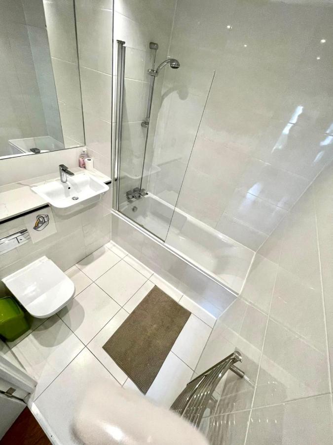 London Stratford Luxury House, 5 Minutes Walk Station, Westfield, 3 Bedrooms 3 Bathrooms, Reception, Garden, Parking Buitenkant foto