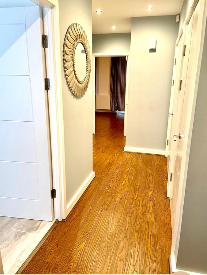London Stratford Luxury House, 5 Minutes Walk Station, Westfield, 3 Bedrooms 3 Bathrooms, Reception, Garden, Parking Buitenkant foto