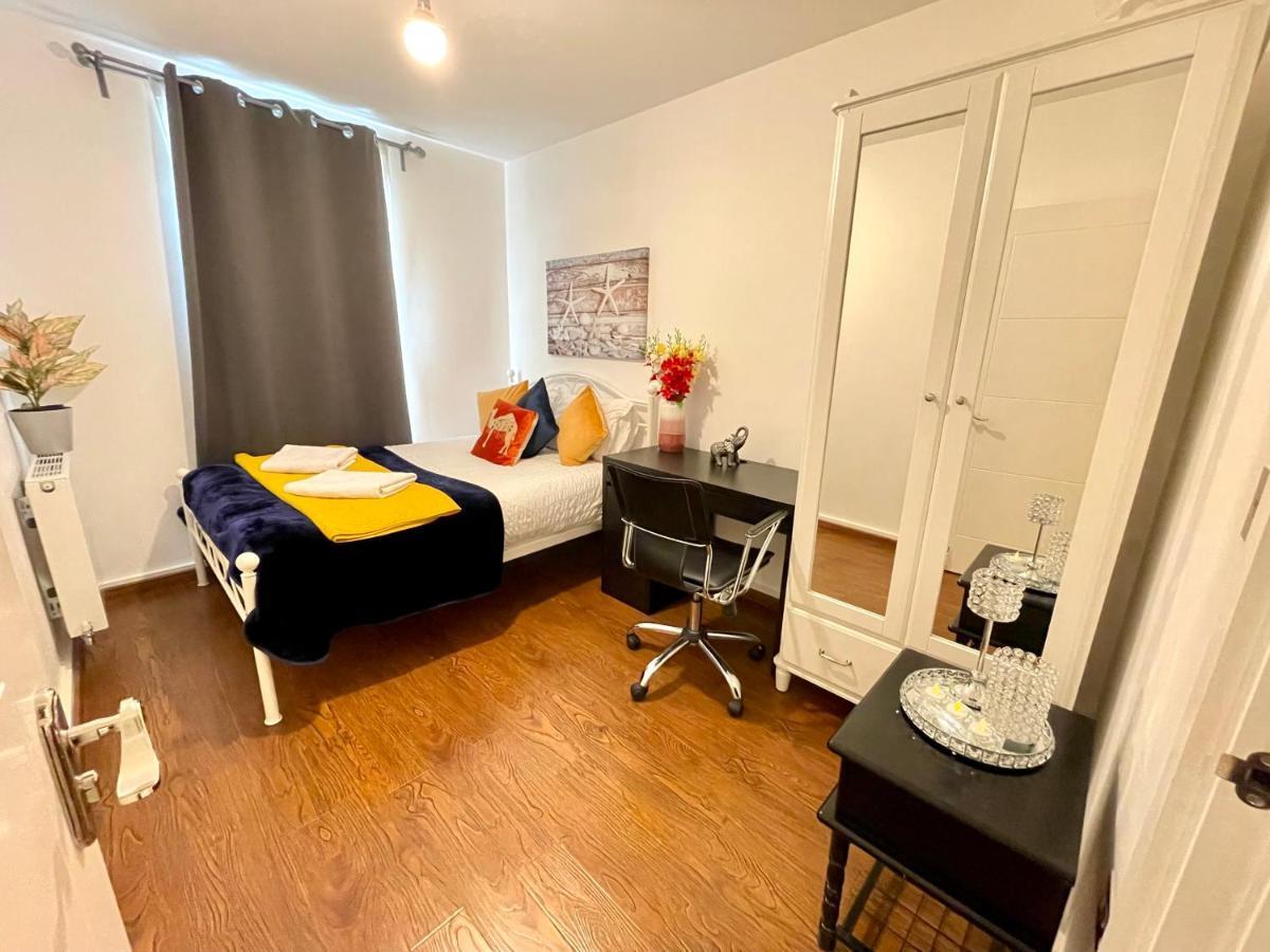 London Stratford Luxury House, 5 Minutes Walk Station, Westfield, 3 Bedrooms 3 Bathrooms, Reception, Garden, Parking Buitenkant foto