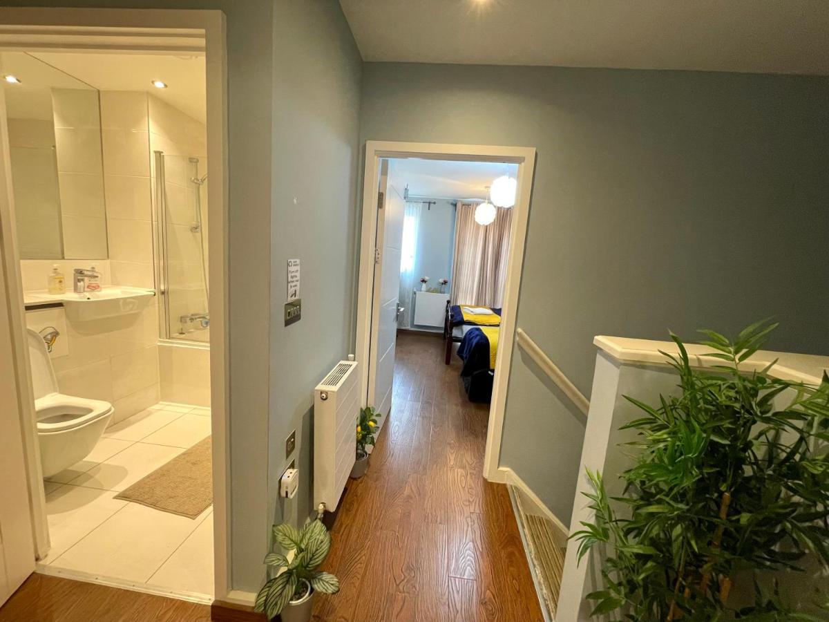 London Stratford Luxury House, 5 Minutes Walk Station, Westfield, 3 Bedrooms 3 Bathrooms, Reception, Garden, Parking Buitenkant foto