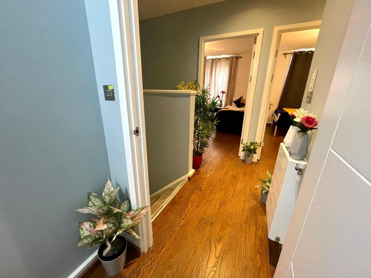 London Stratford Luxury House, 5 Minutes Walk Station, Westfield, 3 Bedrooms 3 Bathrooms, Reception, Garden, Parking Buitenkant foto