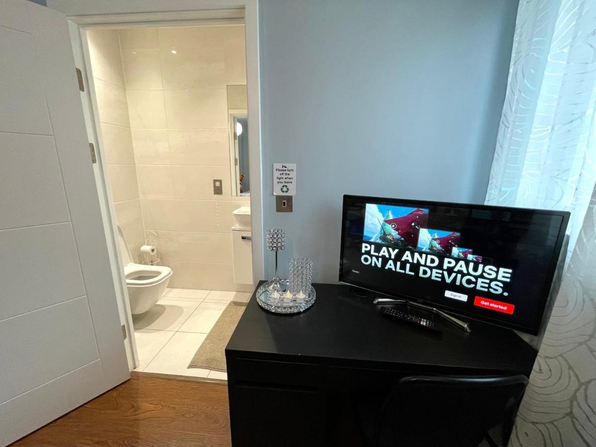London Stratford Luxury House, 5 Minutes Walk Station, Westfield, 3 Bedrooms 3 Bathrooms, Reception, Garden, Parking Buitenkant foto