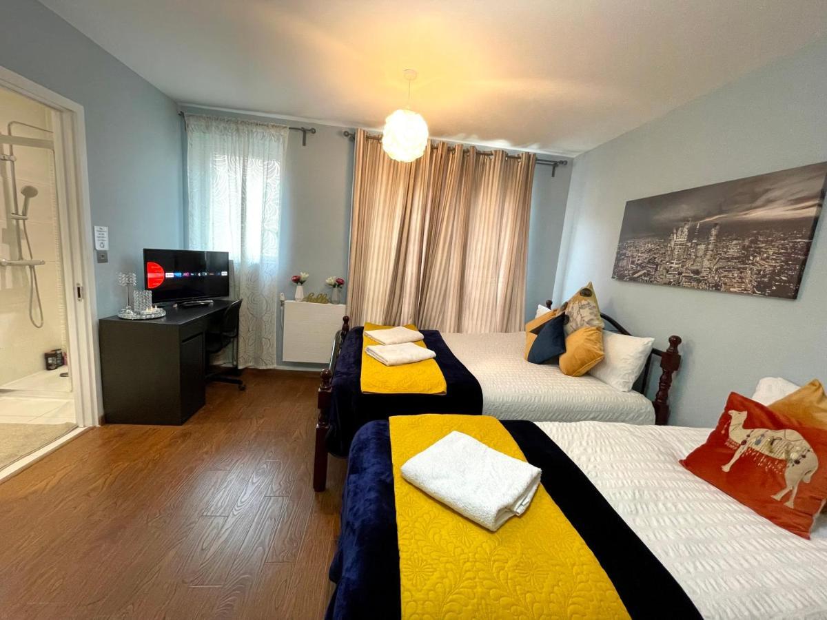 London Stratford Luxury House, 5 Minutes Walk Station, Westfield, 3 Bedrooms 3 Bathrooms, Reception, Garden, Parking Buitenkant foto