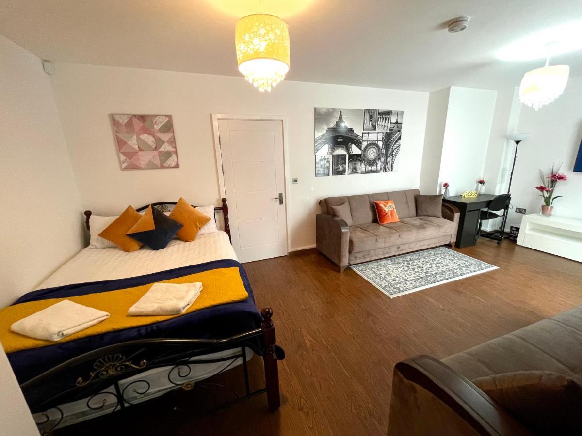 London Stratford Luxury House, 5 Minutes Walk Station, Westfield, 3 Bedrooms 3 Bathrooms, Reception, Garden, Parking Buitenkant foto