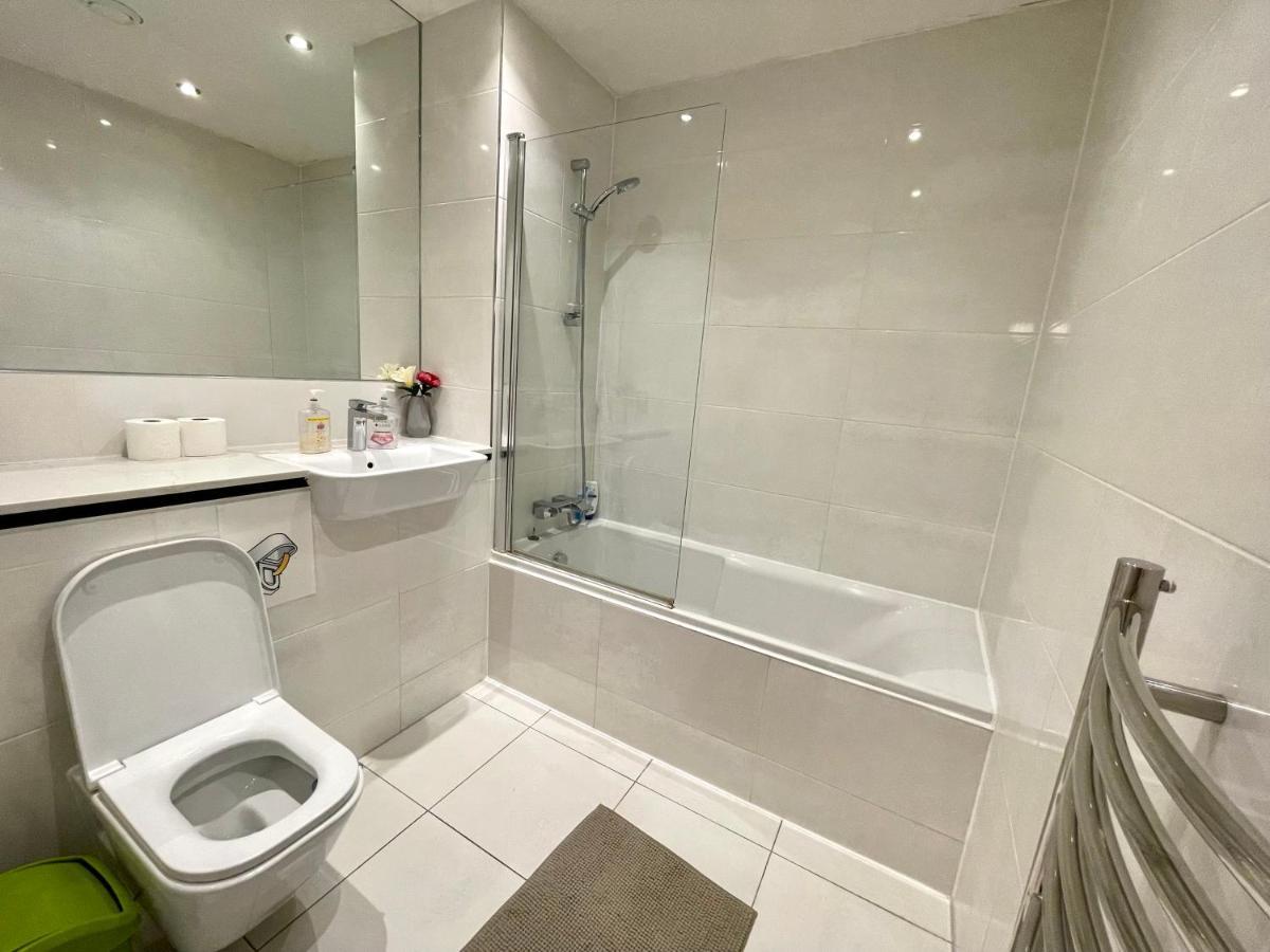 London Stratford Luxury House, 5 Minutes Walk Station, Westfield, 3 Bedrooms 3 Bathrooms, Reception, Garden, Parking Buitenkant foto