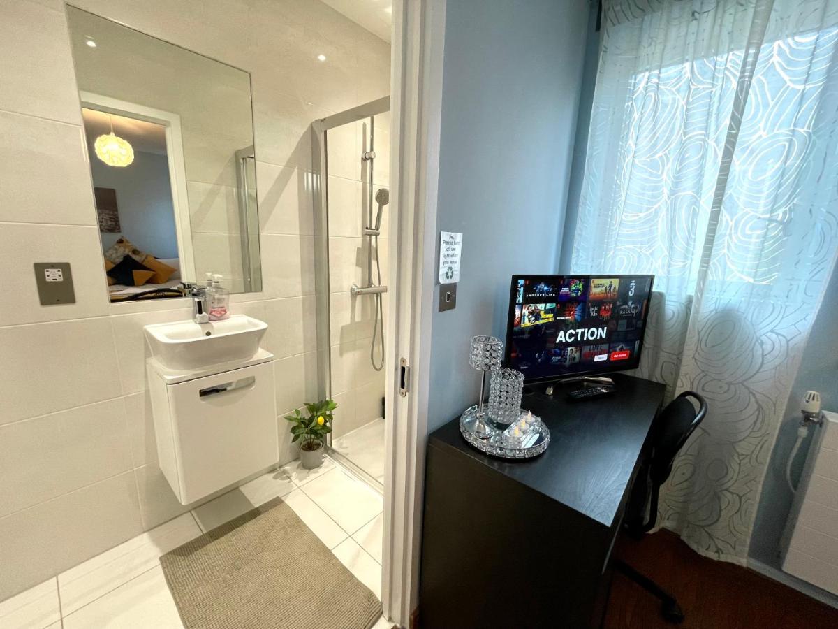 London Stratford Luxury House, 5 Minutes Walk Station, Westfield, 3 Bedrooms 3 Bathrooms, Reception, Garden, Parking Buitenkant foto