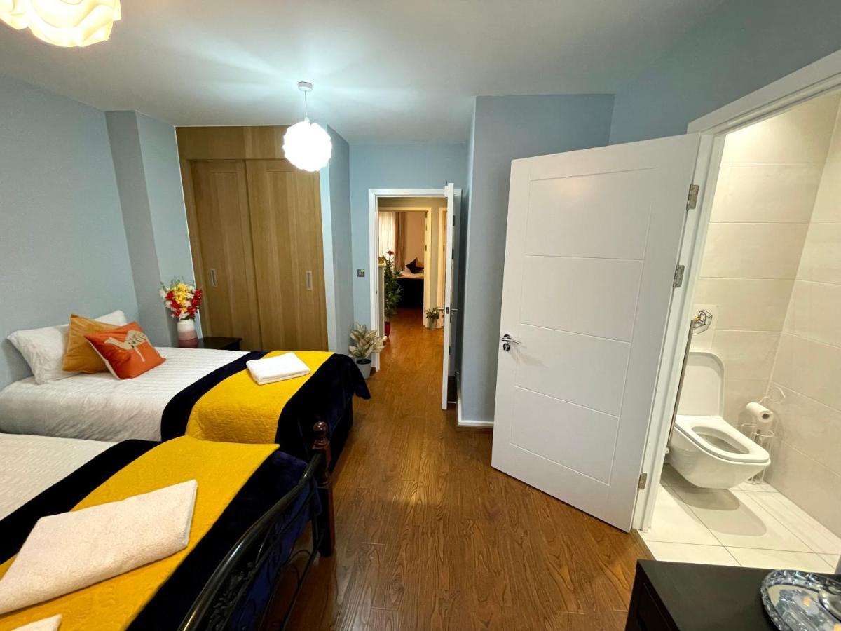 London Stratford Luxury House, 5 Minutes Walk Station, Westfield, 3 Bedrooms 3 Bathrooms, Reception, Garden, Parking Buitenkant foto