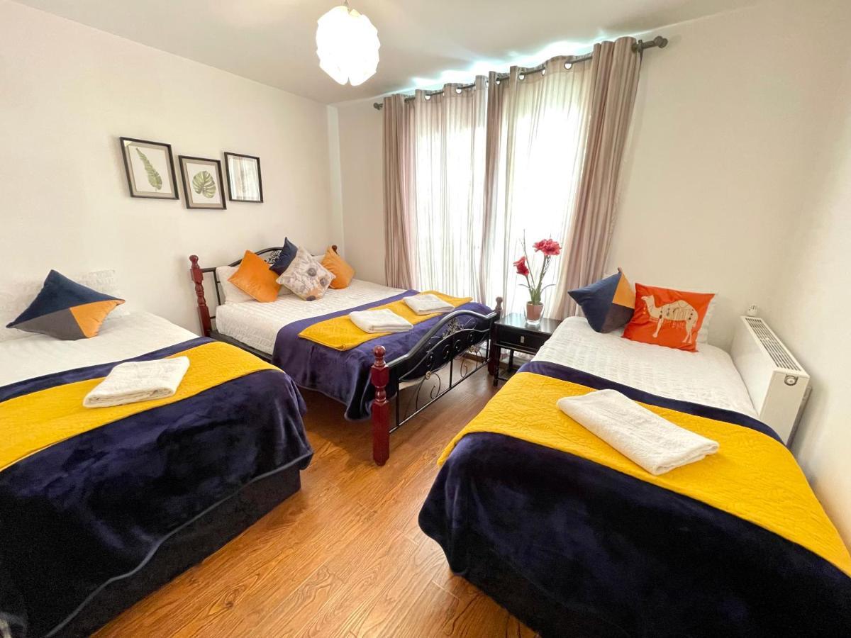 London Stratford Luxury House, 5 Minutes Walk Station, Westfield, 3 Bedrooms 3 Bathrooms, Reception, Garden, Parking Buitenkant foto