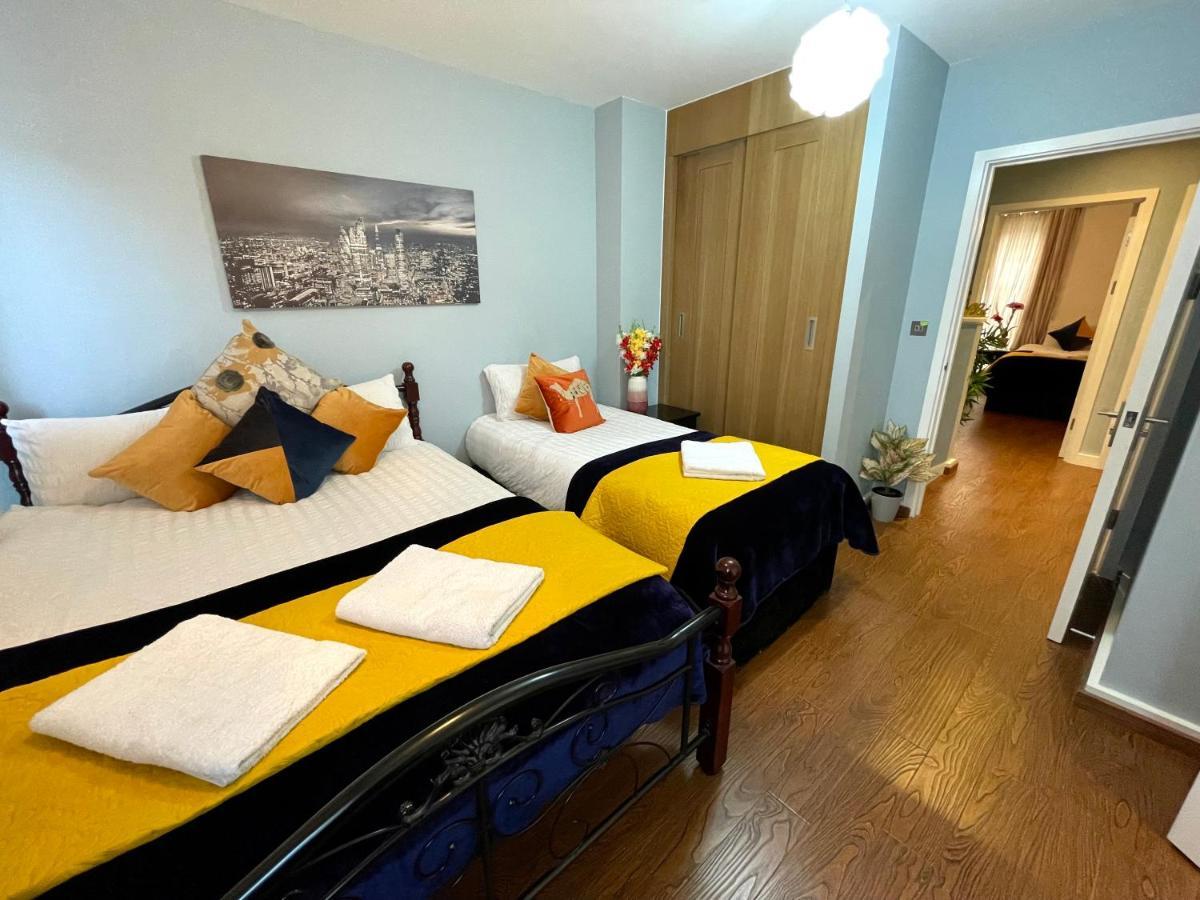 London Stratford Luxury House, 5 Minutes Walk Station, Westfield, 3 Bedrooms 3 Bathrooms, Reception, Garden, Parking Buitenkant foto