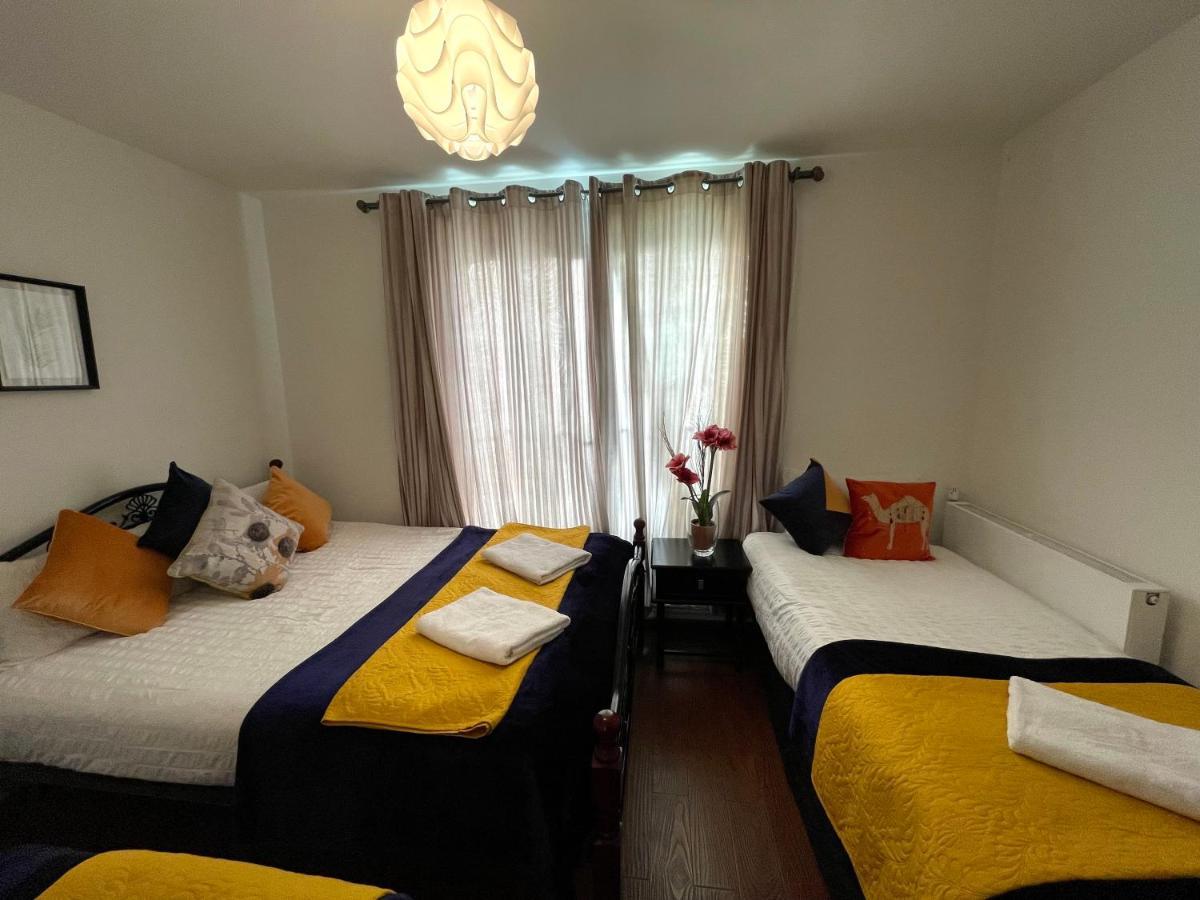London Stratford Luxury House, 5 Minutes Walk Station, Westfield, 3 Bedrooms 3 Bathrooms, Reception, Garden, Parking Buitenkant foto