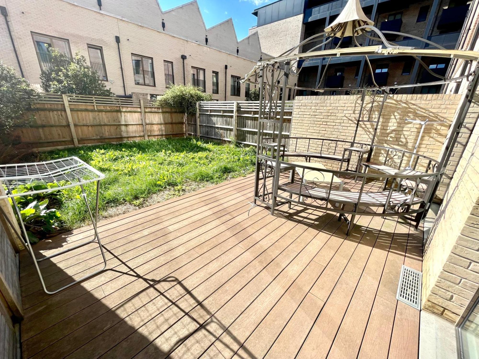 London Stratford Luxury House, 5 Minutes Walk Station, Westfield, 3 Bedrooms 3 Bathrooms, Reception, Garden, Parking Buitenkant foto