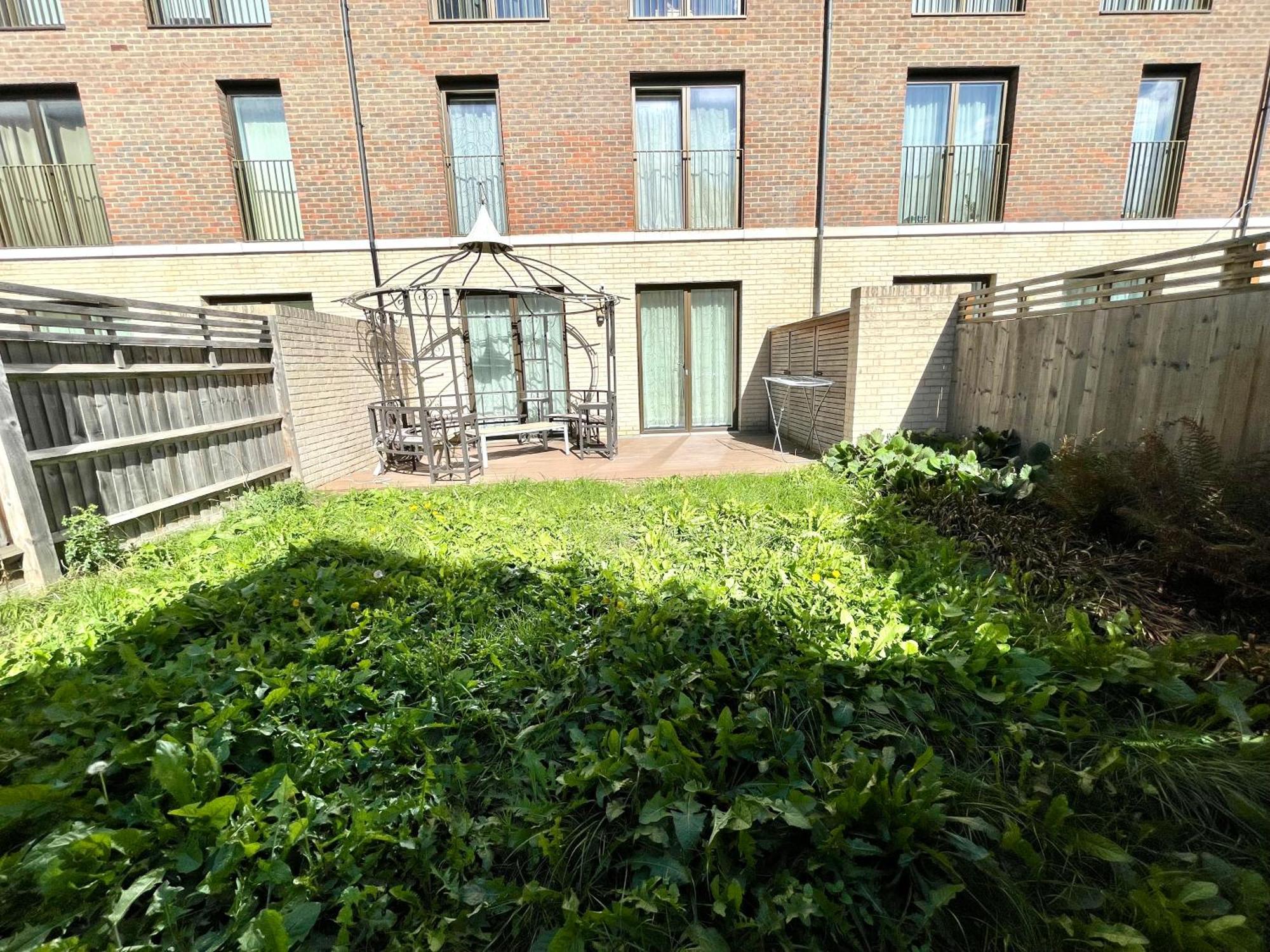 London Stratford Luxury House, 5 Minutes Walk Station, Westfield, 3 Bedrooms 3 Bathrooms, Reception, Garden, Parking Buitenkant foto